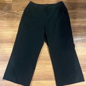 Larry Levine pinstriped wide leg cropped pants, Size 8